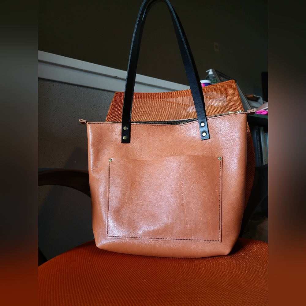 Portland Leather Medium Zip Tote Bag - Satsuma